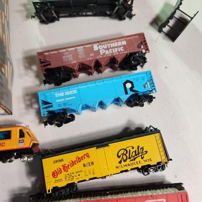 Mixed Train Lot Mostly HO scale