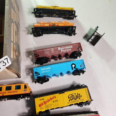 Mixed Train Lot Mostly HO scale