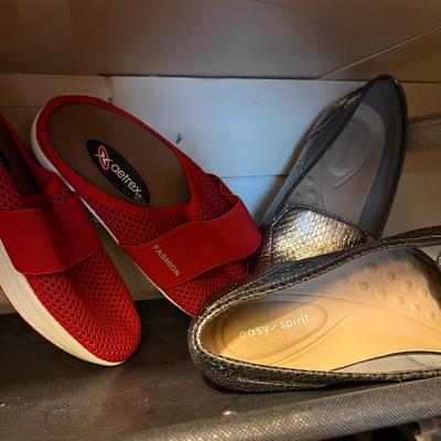 Big Lot Designer Women’s Size 9 Shoes