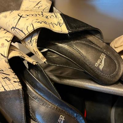 Big Lot Designer Women’s Size 9 Shoes