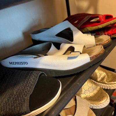 Big Lot Designer Women’s Size 9 Shoes
