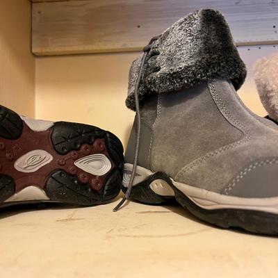 Big Lot Designer Women’s Size 9 Shoes