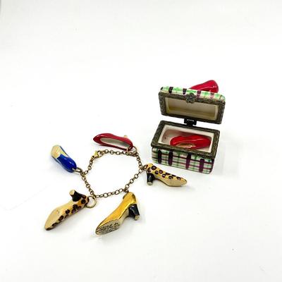 Sale Photo Thumbnail #365: Limited Edition 17 out of 500
Signed Ansonia
Measurements:
Shoe Box is 2" in width, 2" in height
Shoe Bracelet is 6.5"