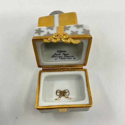 Sale Photo Thumbnail #404: Signed by Artonia 348/1000
Measurements:
2.5" Height, 1.75" Width