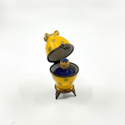 Sale Photo Thumbnail #418: Measurements:
3" Height, 1.5" Diameter