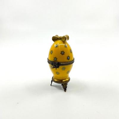 Sale Photo Thumbnail #416: Measurements:
3" Height, 1.5" Diameter