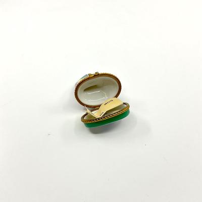 Sale Photo Thumbnail #424: Chipped on top fin
2.5" Height, 1.75" Width