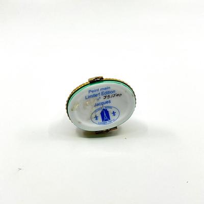 Sale Photo Thumbnail #425: Chipped on top fin
2.5" Height, 1.75" Width