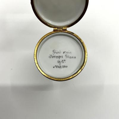 Sale Photo Thumbnail #429: Measurements:
5.5" in length, 2.5" in diameter