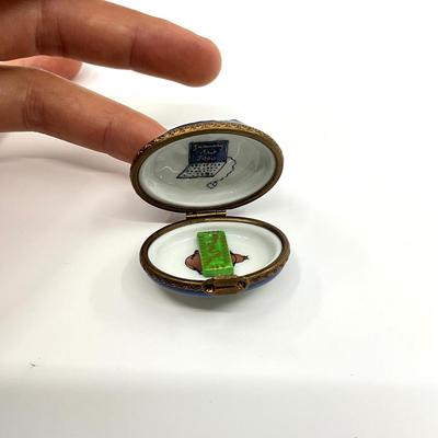 Sale Photo Thumbnail #437: Measurements:
1.75'" in width, 1.5" in depth, 1" in height
