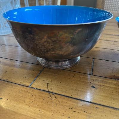 Sale Photo Thumbnail #169: Striking set of three mid-century silver-toned footed bowls with vibrant blue glass interiors. Unique accent bowls or serving pieces.