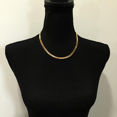 Very nice gold toned chain necklace