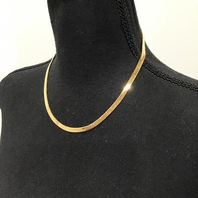 Very nice gold toned chain necklace
