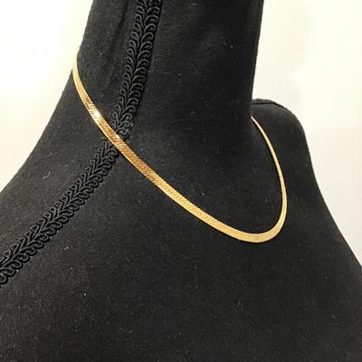 Very nice gold toned chain necklace