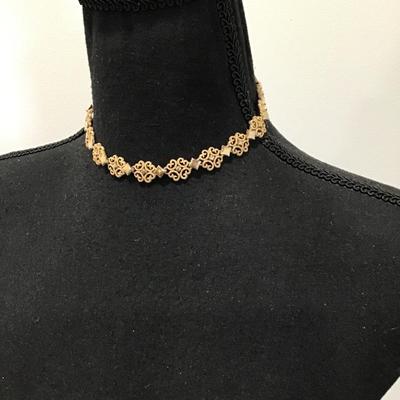 Beautiful vintage Avon, choker 70s gold toned adjustable 14 inch
