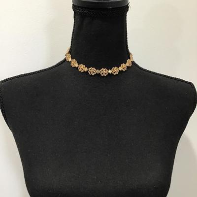 Beautiful vintage Avon, choker 70s gold toned adjustable 14 inch