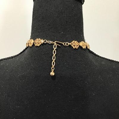 Beautiful vintage Avon, choker 70s gold toned adjustable 14 inch