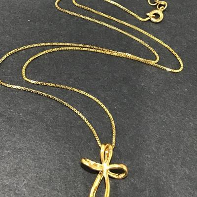 Beautiful 18 kt plated cross necklace
