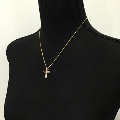 Beautiful 18 kt plated cross necklace