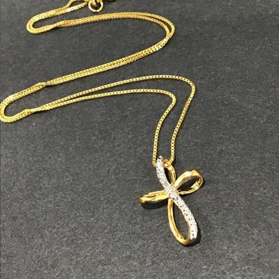 Beautiful 18 kt plated cross necklace