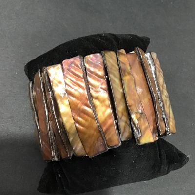Shell stretch bracelet