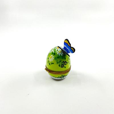 Sale Photo Thumbnail #452: Limited Edition Jacques Collection 10 out of 250
Measurements:
3" in height, 1.75" in diameter