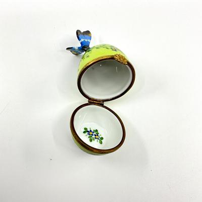 Sale Photo Thumbnail #453: Limited Edition Jacques Collection 10 out of 250
Measurements:
3" in height, 1.75" in diameter