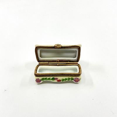 Sale Photo Thumbnail #462: Measurements:
2" in width, 2.25" in height