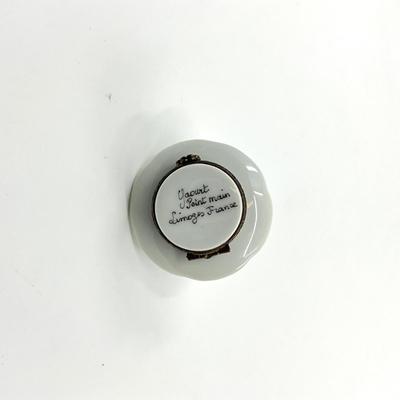 Sale Photo Thumbnail #467: Signed by vacurt
Measurements:
1.75" in diameter, 2" in height