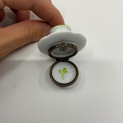 Sale Photo Thumbnail #466: Signed by vacurt
Measurements:
1.75" in diameter, 2" in height