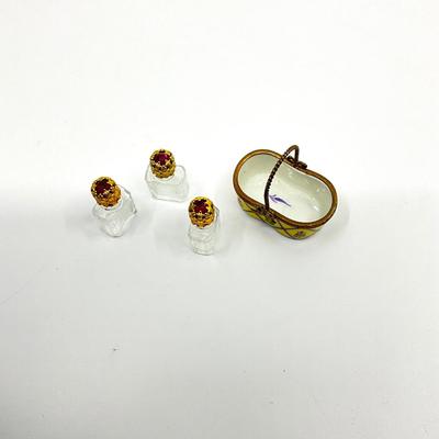 Sale Photo Thumbnail #478: Home accent collection
Signed by R.N.R
Measurements:
2" in width, 1" in depth, 1.75" in height