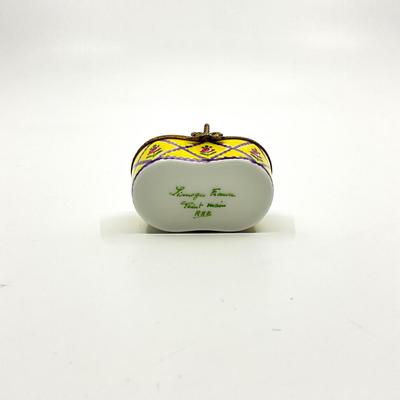 Sale Photo Thumbnail #479: Home accent collection
Signed by R.N.R
Measurements:
2" in width, 1" in depth, 1.75" in height