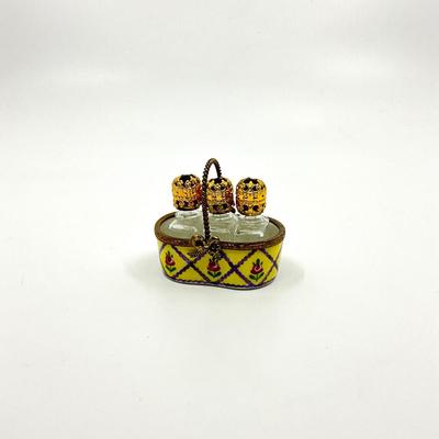 Sale Photo Thumbnail #476: Home accent collection
Signed by R.N.R
Measurements:
2" in width, 1" in depth, 1.75" in height