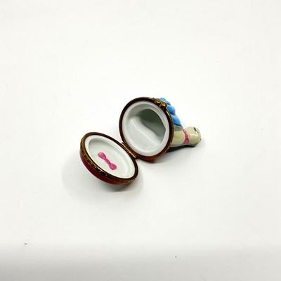 Sale Photo Thumbnail #482: Artist signed by Julie
Limited Edition 210 out of 500
Measurements:
1.75" in height, 1.5" in diameter