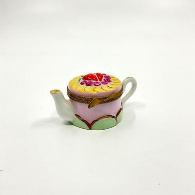 Sale Photo Thumbnail #484: Signed by S.P.
Measurements:
2.75" in length, 1.25" in height