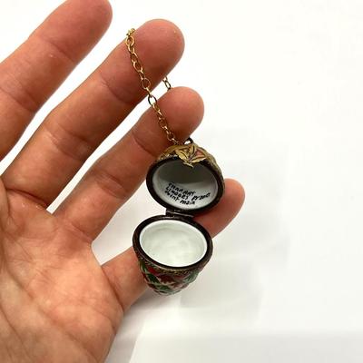 Sale Photo Thumbnail #490: Measurements:
2" in height, 1" in diameter