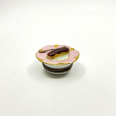 Sale Photo Thumbnail #492: Signed by C.P. Collection
Measurements:
2" in diameter , 0.25" in height