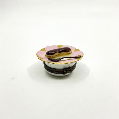 Sale Photo Thumbnail #491: Signed by C.P. Collection
Measurements:
2" in diameter , 0.25" in height