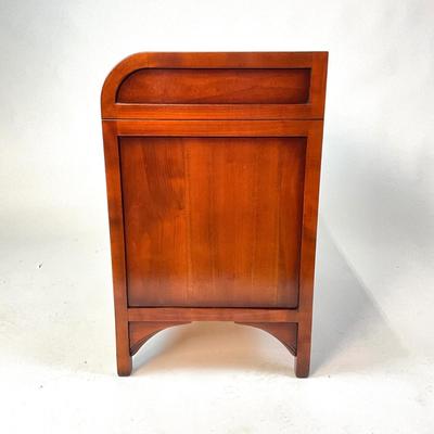 Sale Photo Thumbnail #496: Measurements:
27.5" in height, 28" in width, 17" in depth