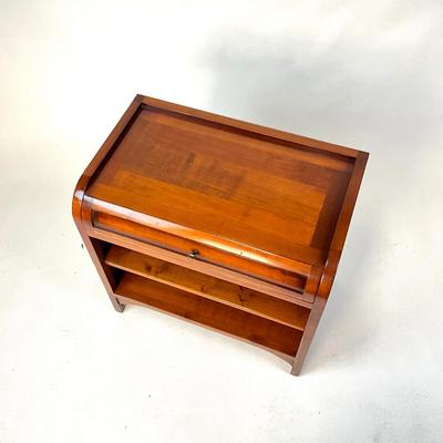 Sale Photo Thumbnail #494: Measurements:
27.5" in height, 28" in width, 17" in depth