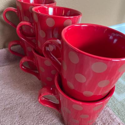 Snowman basket and red mugs
