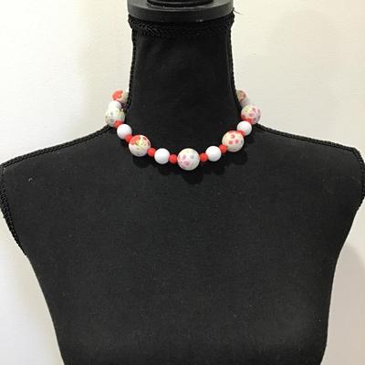 Cute chunky floral, beaded tea, party necklace