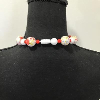 Cute chunky floral, beaded tea, party necklace