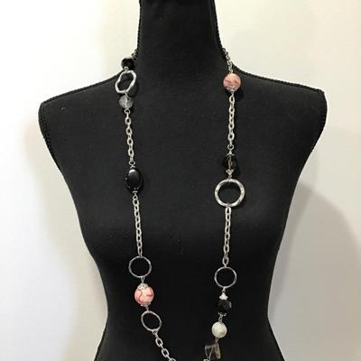 Beautiful big Faceted glass beaded necklace. Very nice.