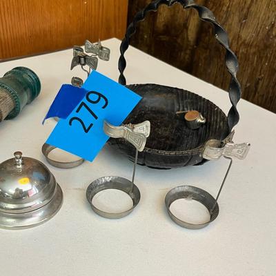 Lot 279 Vintage decor
