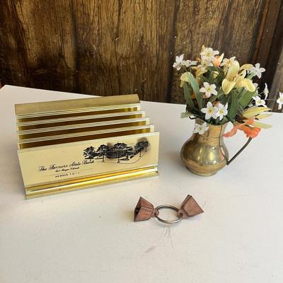 Lot 281 Metal ware decor