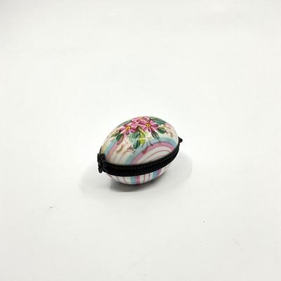 Sale Photo Thumbnail #581: Signed by M.C.
Measurements:
2" in length, 1.75" in height