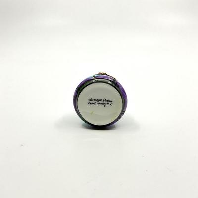 Sale Photo Thumbnail #592: Signed by Pierre Vieille
Measurements:
1.5" in diameter, 1" in height