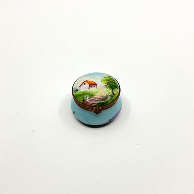 Sale Photo Thumbnail #590: Signed by Pierre Vieille
Measurements:
1.5" in diameter, 1" in height