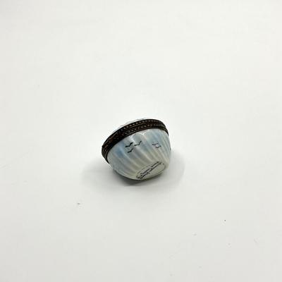 Sale Photo Thumbnail #595: Signed by Pierre Vieille
Measurements:
1.75" in length, 1" in height
